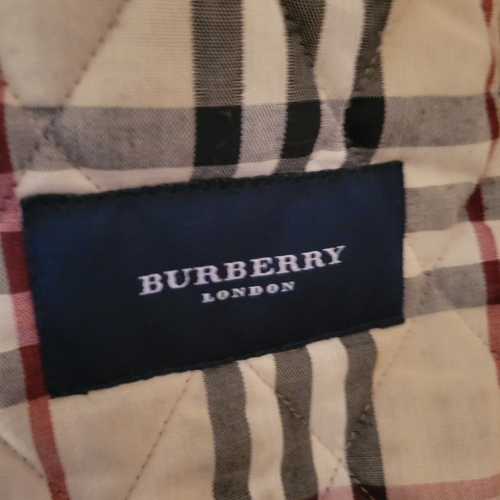 Burberry Quilted Nylon Barn Jacket In Black/Sand, Burberry Check Lining, EUC, L - Picture 7 of 16